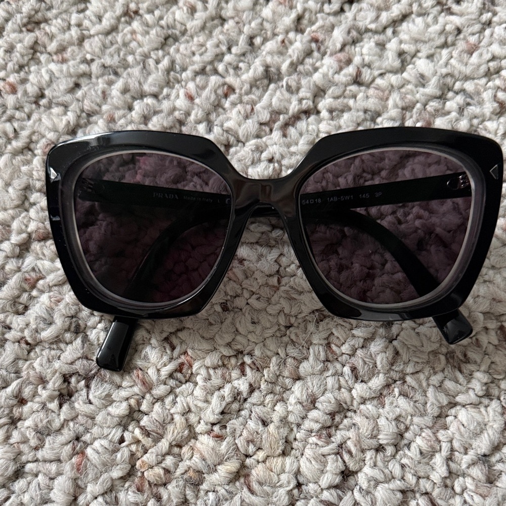 Prada Black Oversized Square Sunglasses – Like New